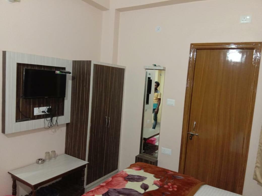 Adb Rooms Hotel De Pal Varanasi Ngoại thất bức ảnh