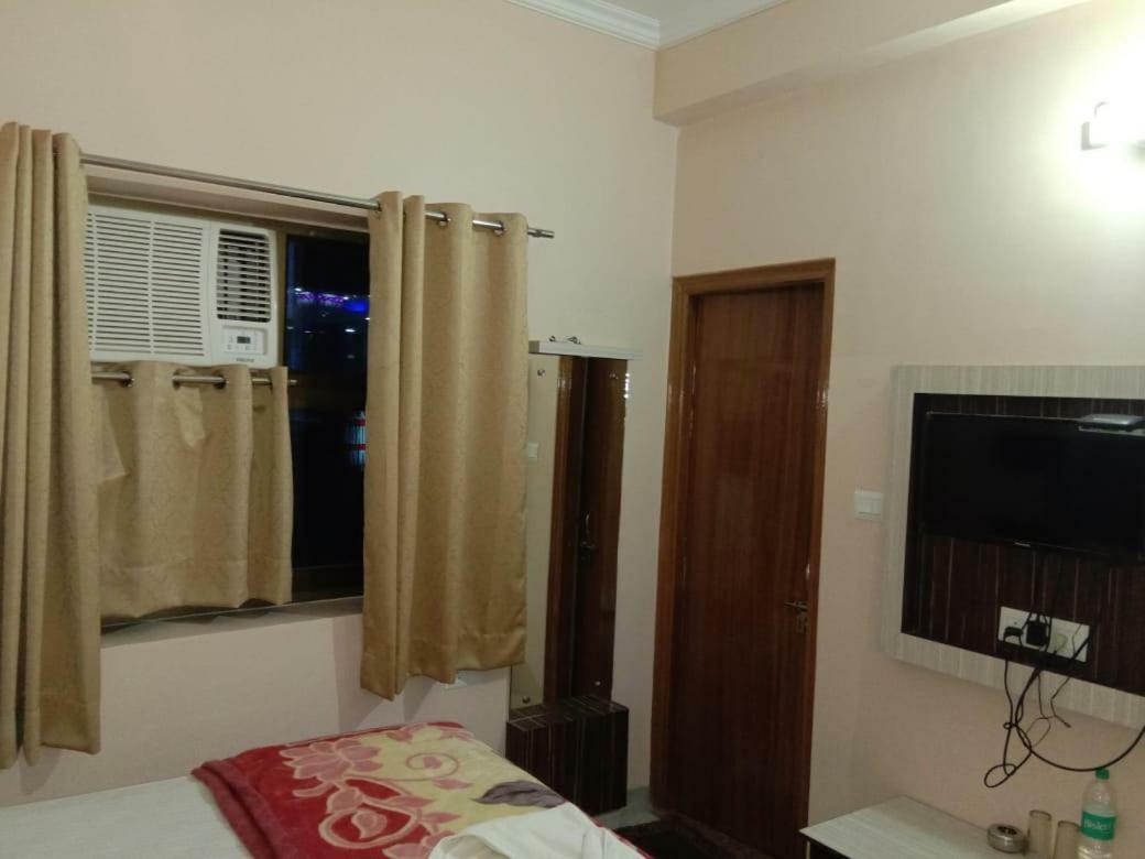 Adb Rooms Hotel De Pal Varanasi Ngoại thất bức ảnh
